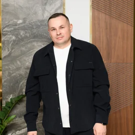 Строитель Леонович Роман